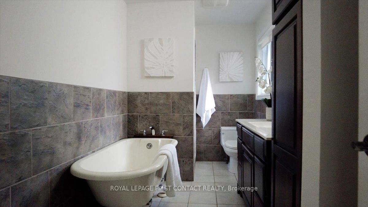 Detached House for sale at 32 Springhome Road, Barrie, Ontario, L4N 2W7 - Allandale Heights - MLS: S13018912