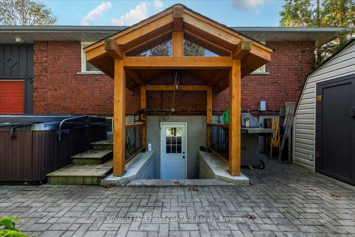 Detached House for sale at 32 Springhome Road, Barrie, Ontario, L4N 2W7 - Allandale Heights - MLS: S13018912