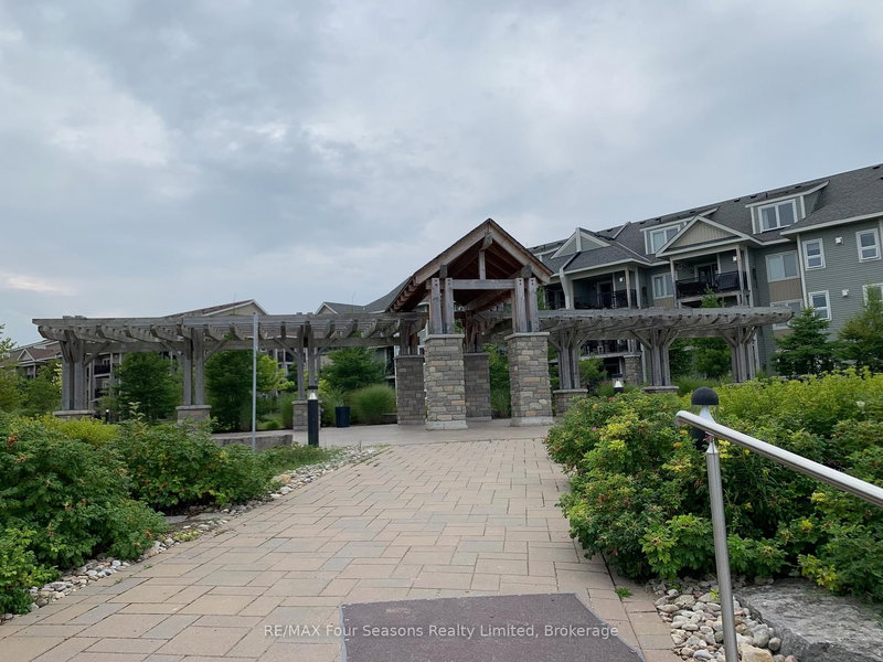 102 - 4 Cove Crt, Collingwood, L9Y 0Y6 | Image 2