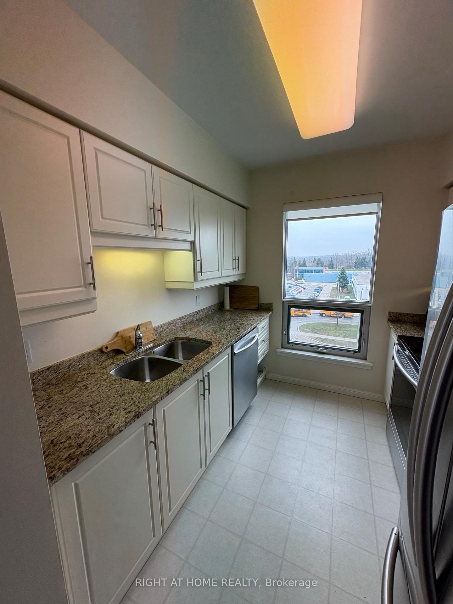 94 DEAN Avenue • #505 • Barrie, ON photo 29