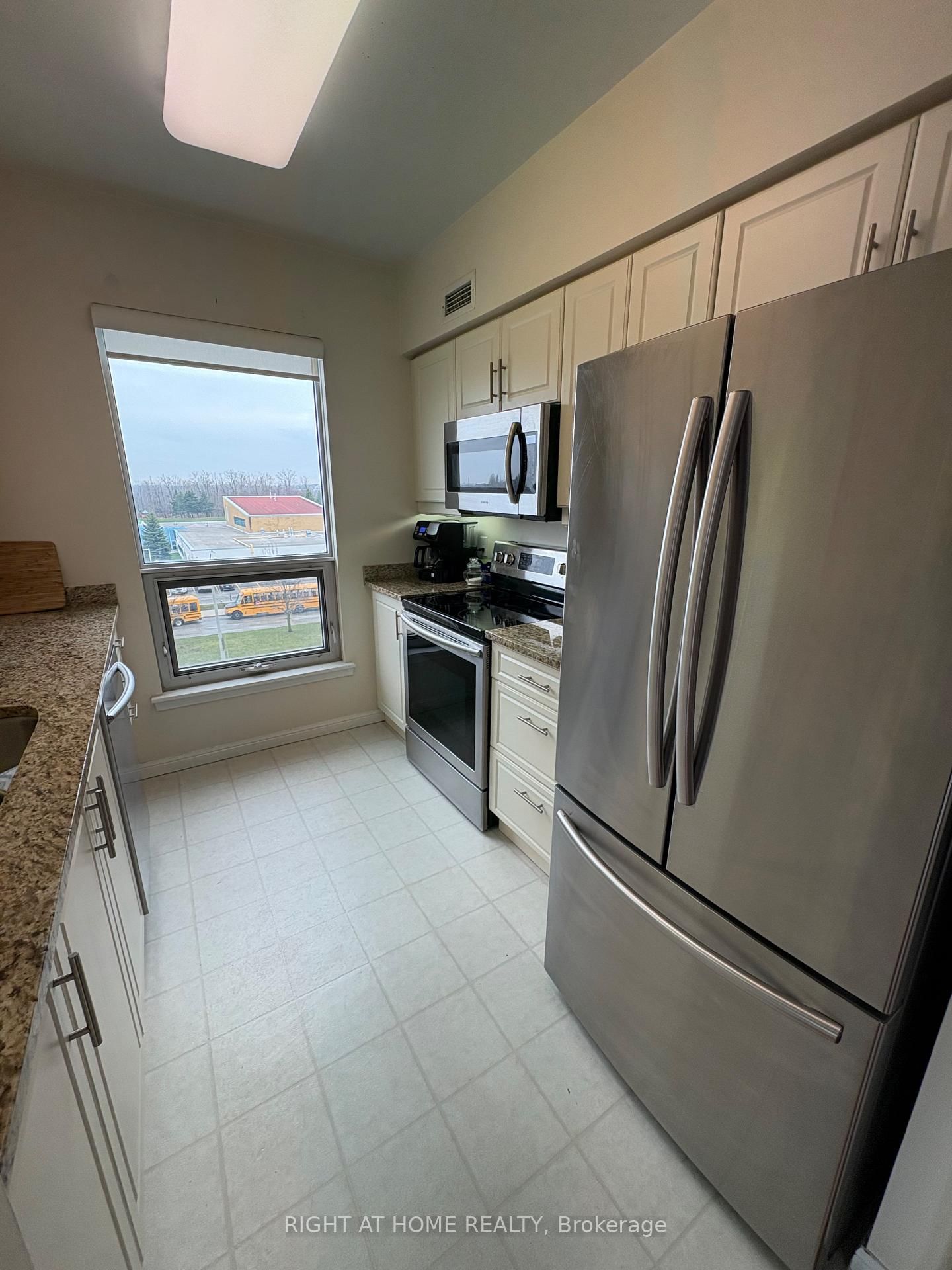 94 DEAN Avenue • #505 • Barrie, ON photo 36