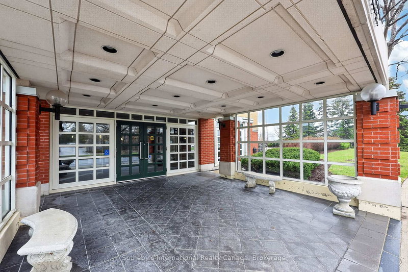 402 - 16 Raglan St, Collingwood, L9Y 4Y2 | Image 2