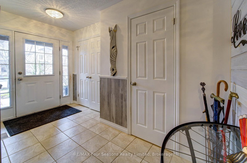 9 Brooke Ave, Collingwood, L9Y 5K6 | Image 3