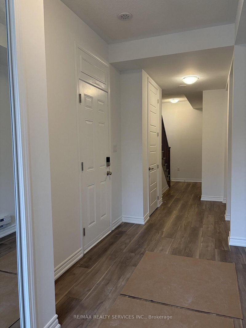 92 Yorkshire Dr, Barrie, L9J 1B4 | Image 3