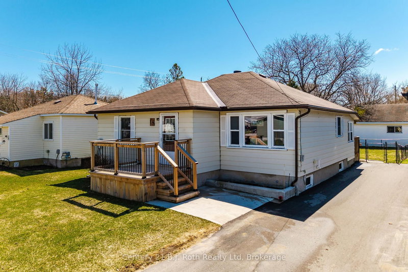 14 Wolfe St, Penetanguishene, L9M 1B9 | Image 2