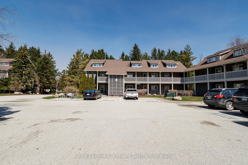 926 Cedar Pointe Crt, Collingwood, L9Y 5C7 | Image 2