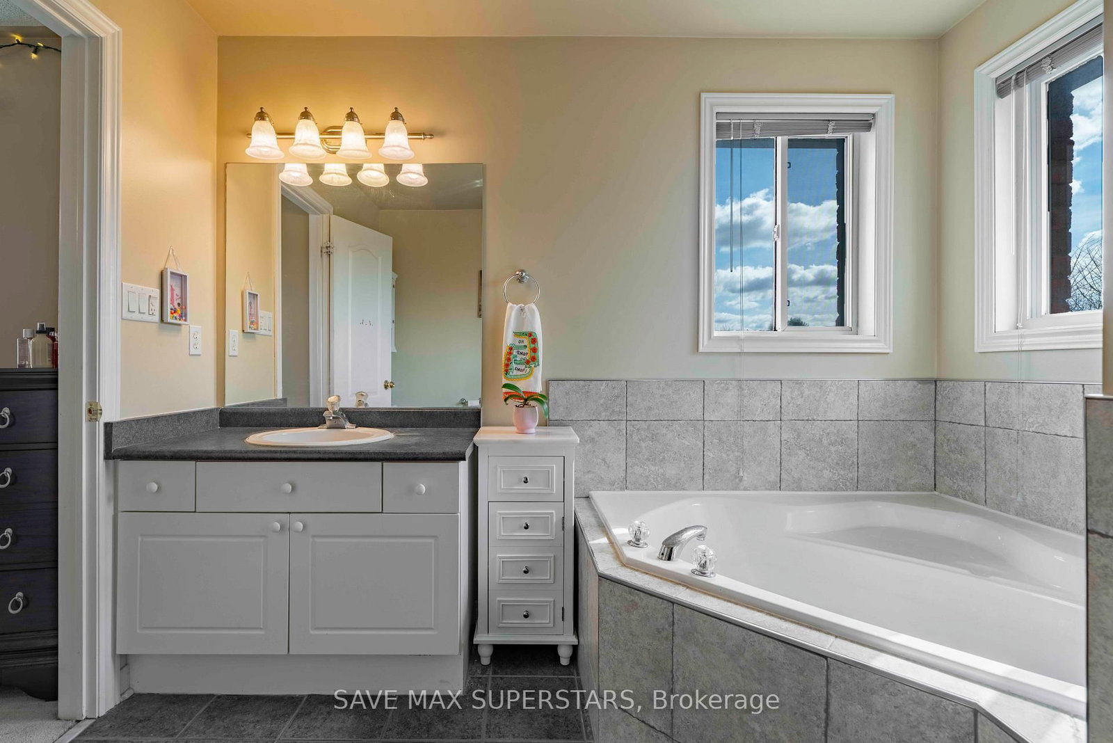 Detached House for sale at 63 Gore Drive, Barrie, Ontario, L4N 5R5 - Ardagh - MLS: S13021534