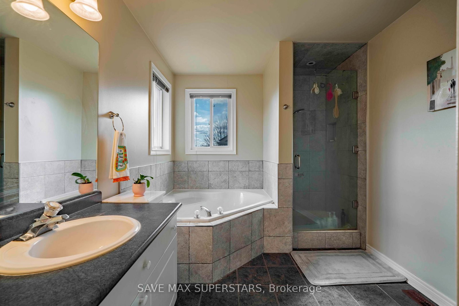 Detached House for sale at 63 Gore Drive, Barrie, Ontario, L4N 5R5 - Ardagh - MLS: S13021534