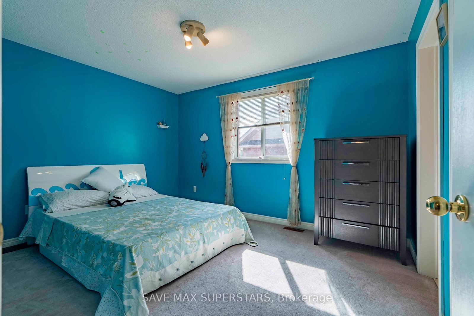 Detached House for sale at 63 Gore Drive, Barrie, Ontario, L4N 5R5 - Ardagh - MLS: S13021534