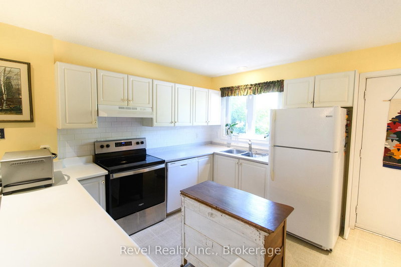 51 - 145 Fairway Cres, Collingwood, L9Y 5B4 | Image 2