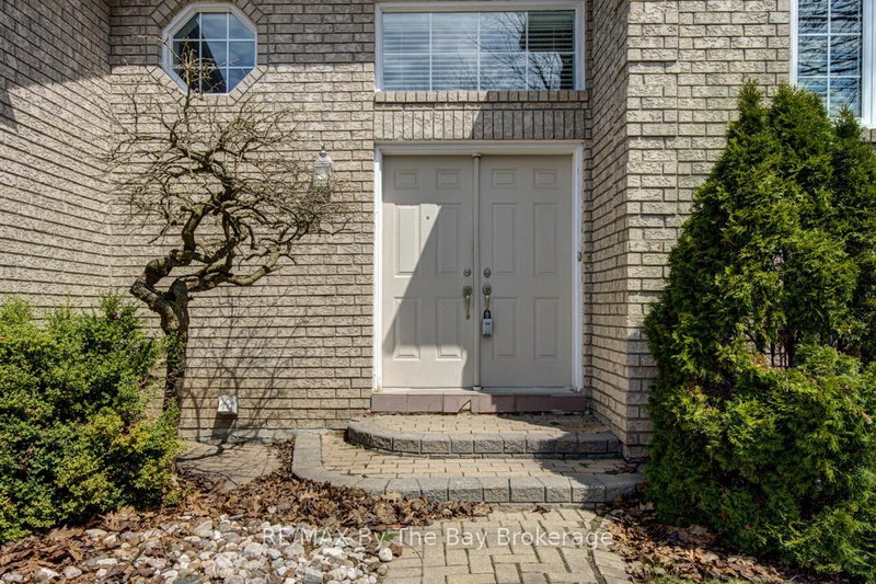 3 Evergreen Cres, Wasaga Beach, L9Z 1B6 | Image 3