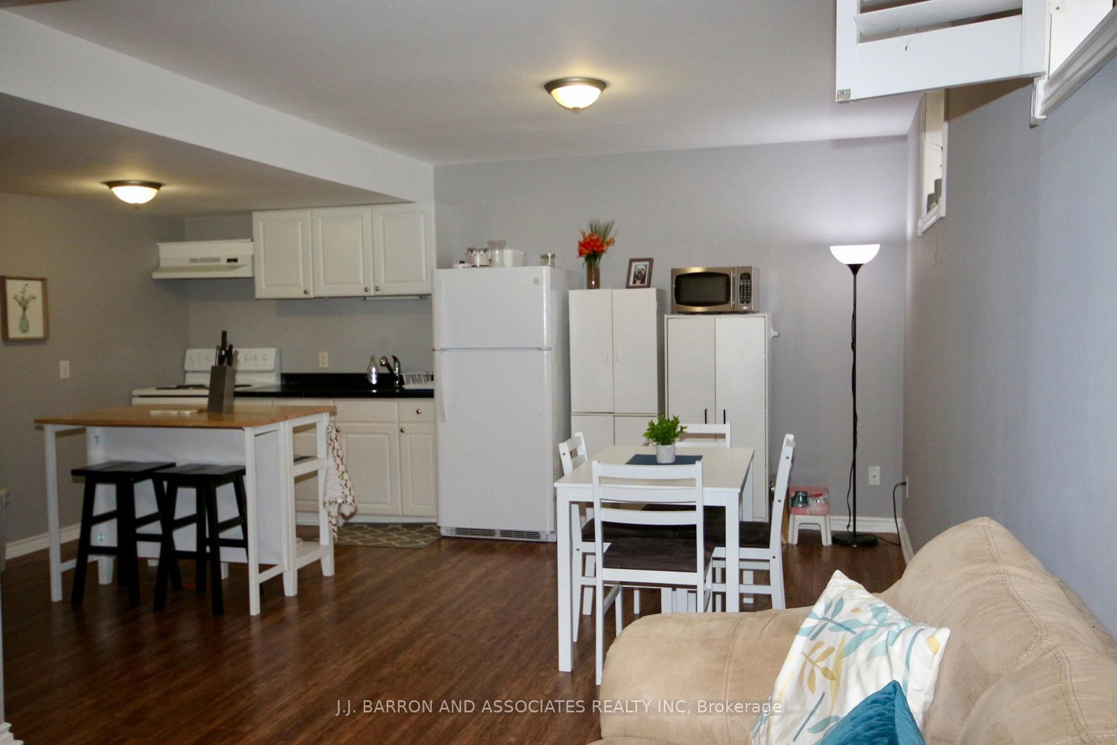 9 Seline Crescent, Unit (Lower) - Photo 10