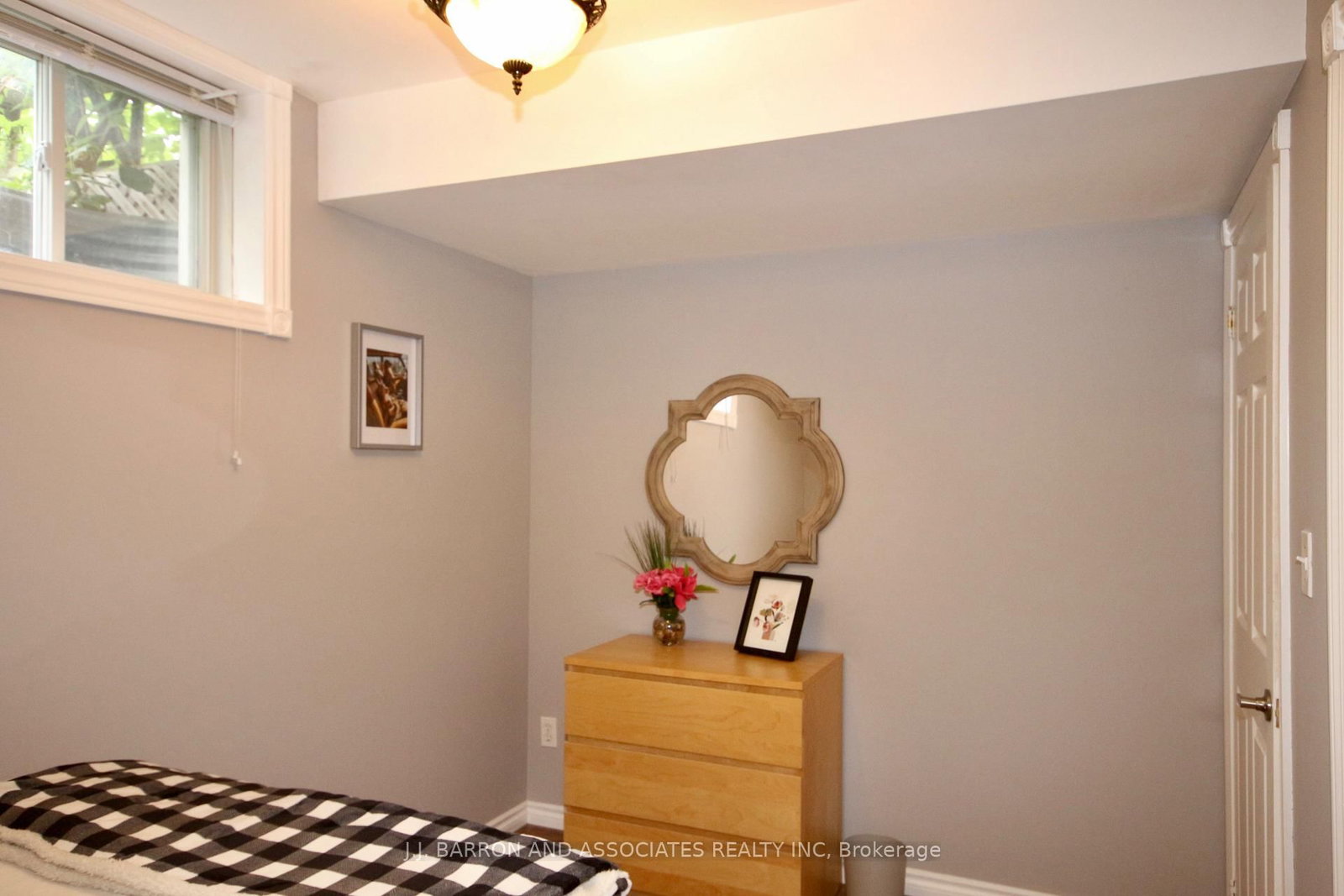 9 Seline Crescent, Unit (Lower) - Photo 17