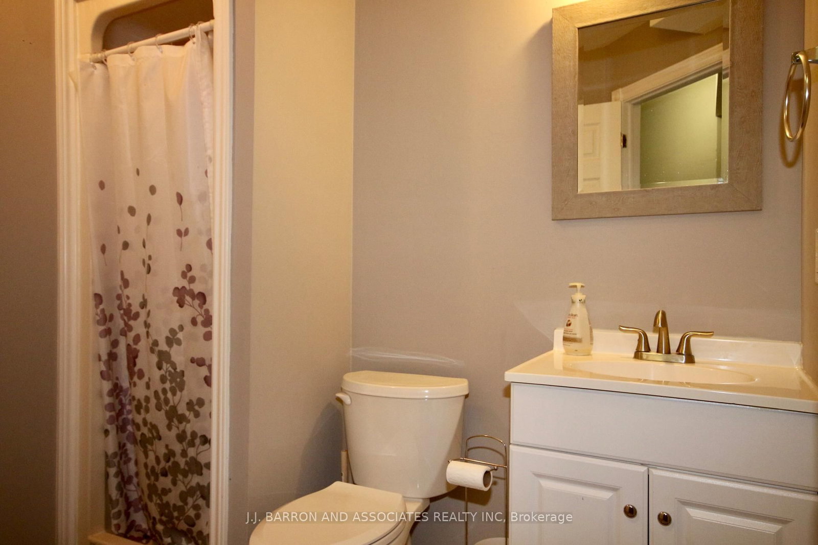 9 Seline Crescent, Unit (Lower) - Photo 18