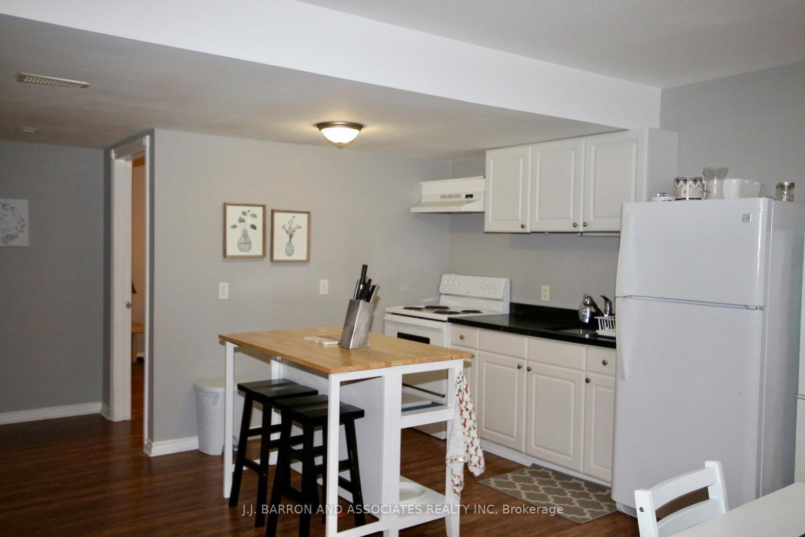 9 Seline Crescent, Unit (Lower) - Photo 4
