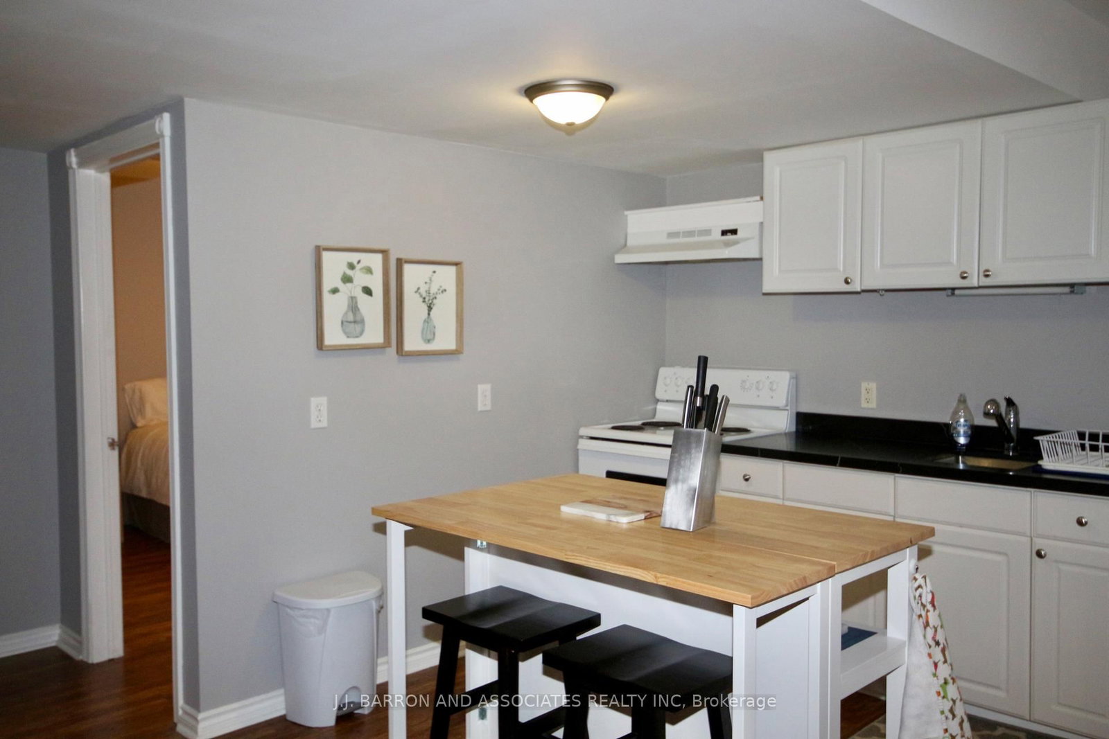 9 Seline Crescent, Unit (Lower) - Photo 5