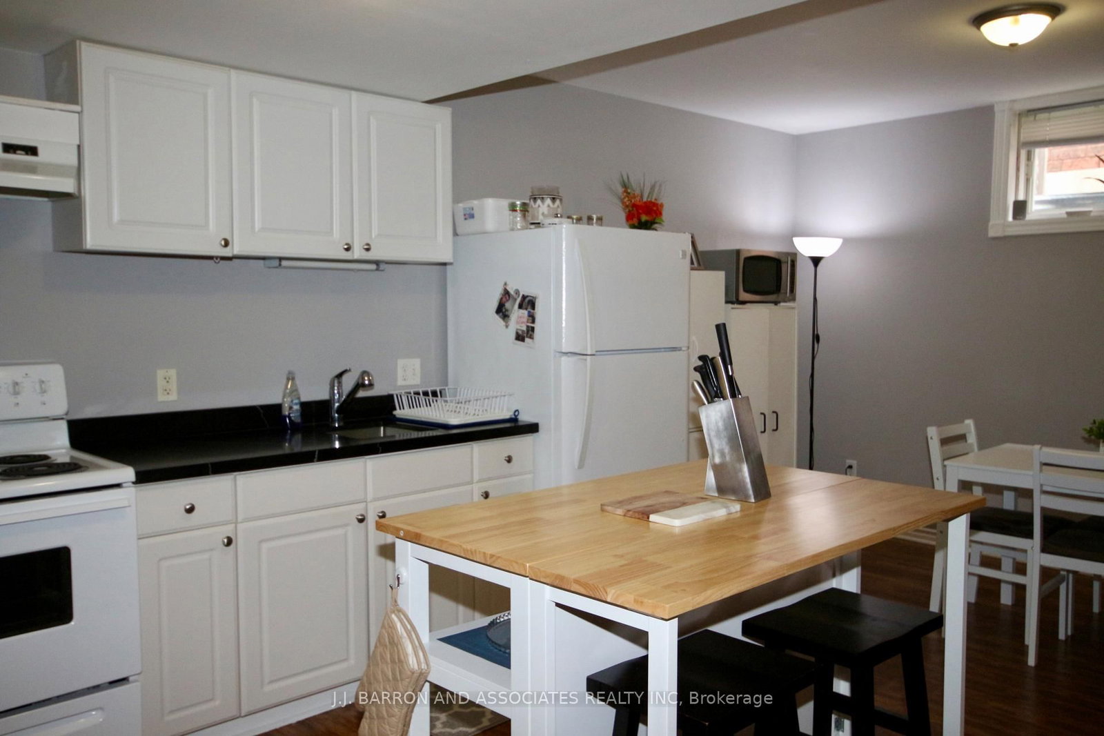 9 Seline Crescent, Unit (Lower) - Photo 7