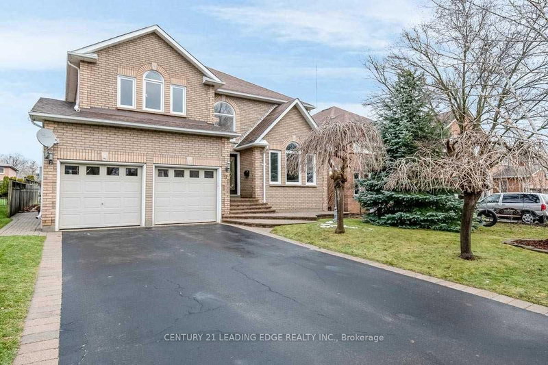 90 Cityview Circ, Barrie, L4N 7V2 | Image 2