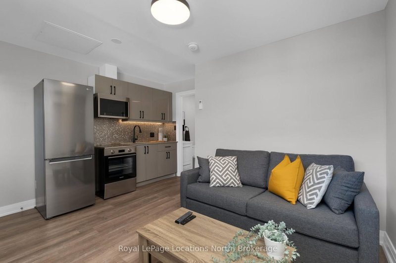 148 Mosley St photo 4