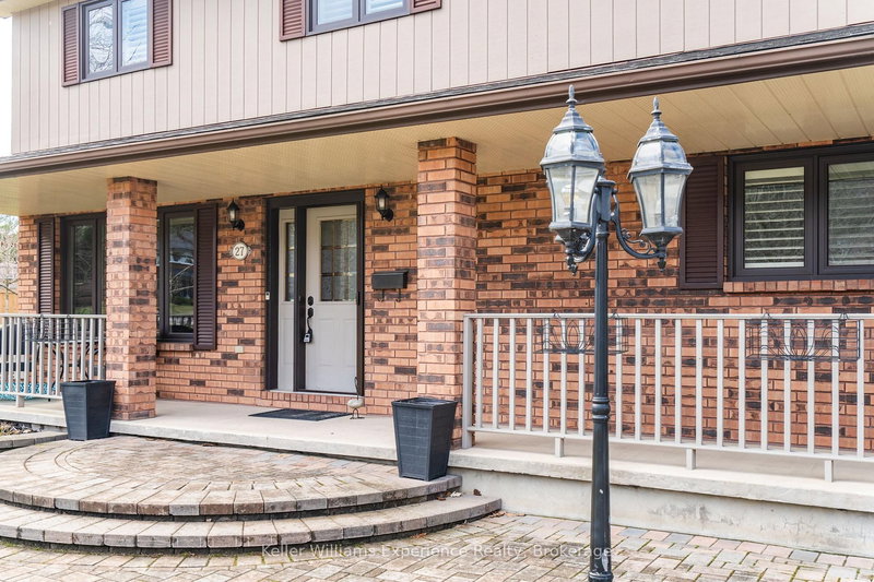 27 Rosewood Ave, Springwater, L0L 1X0 | Image 3