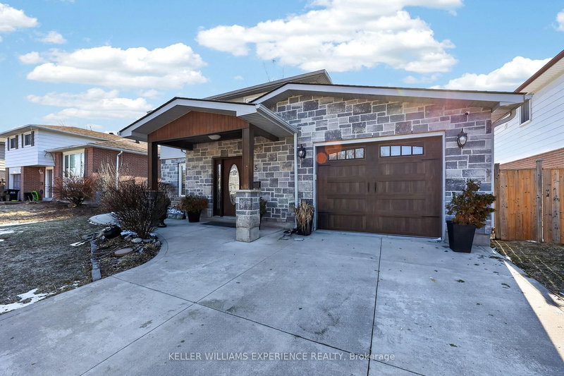 5 Jills Crt, Barrie, L4M 4L6 | Image 2