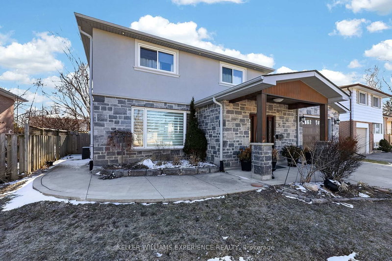 5 Jills Crt, Barrie, L4M 4L6 | Image 3