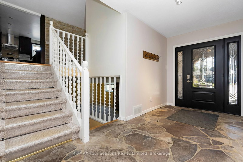 53 Alice St, Collingwood, L9Y 4E9 | Image 2