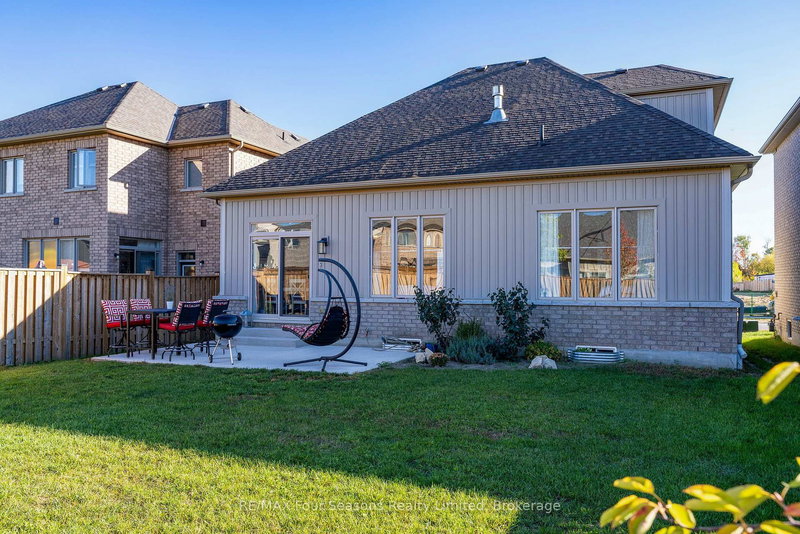 32 Dey Dr, Collingwood, L9Y 2P7 | Image 2