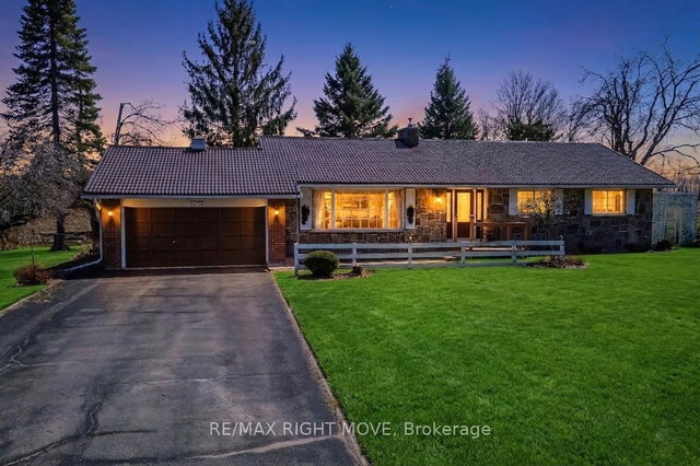 978 15/16 Side Road E