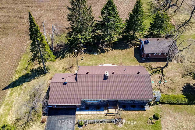 978 15/16 Side Road E