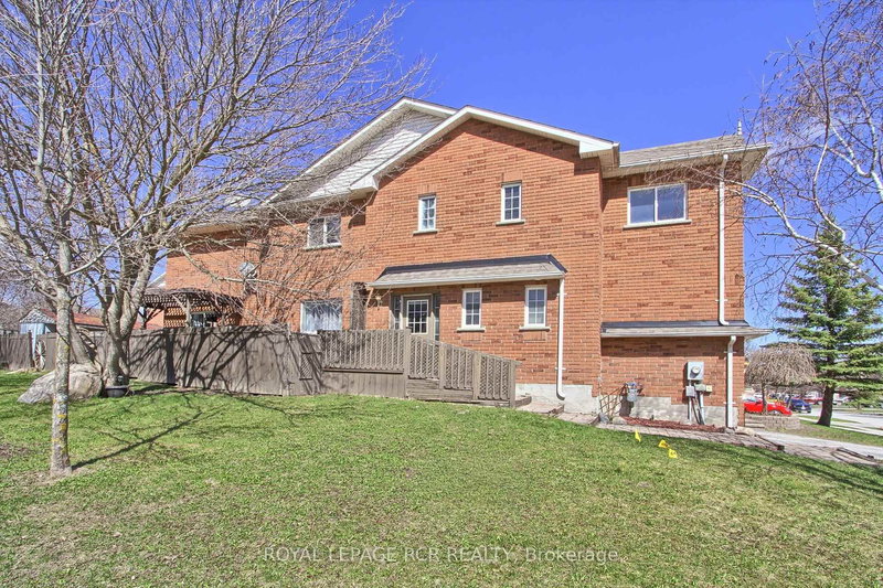 74 Drake Dr, Barrie, L4N 8X4 | Image 3