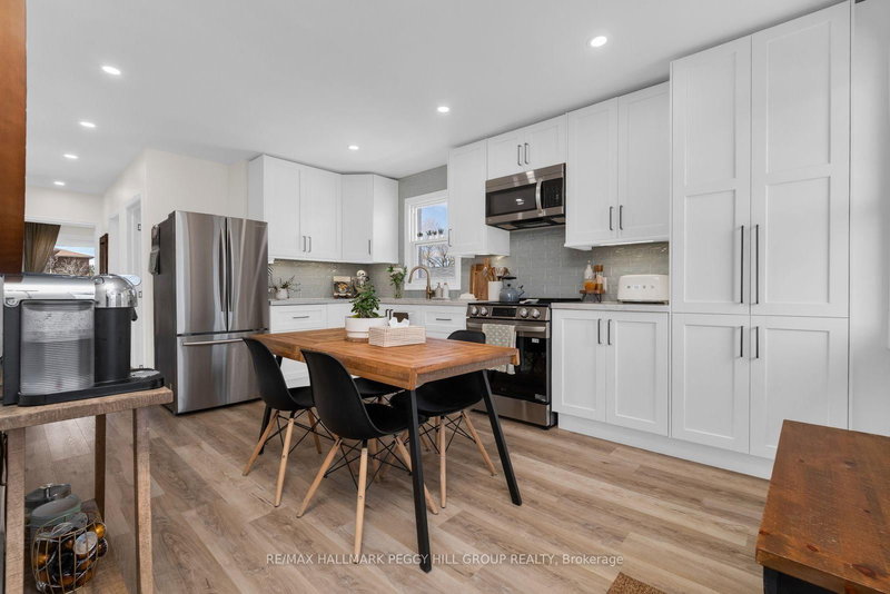 22 Agnes St, Barrie, L4M 2S2 | Image 2