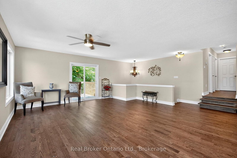 423 Irwin St, Midland, L4R 2V6 | Image 2