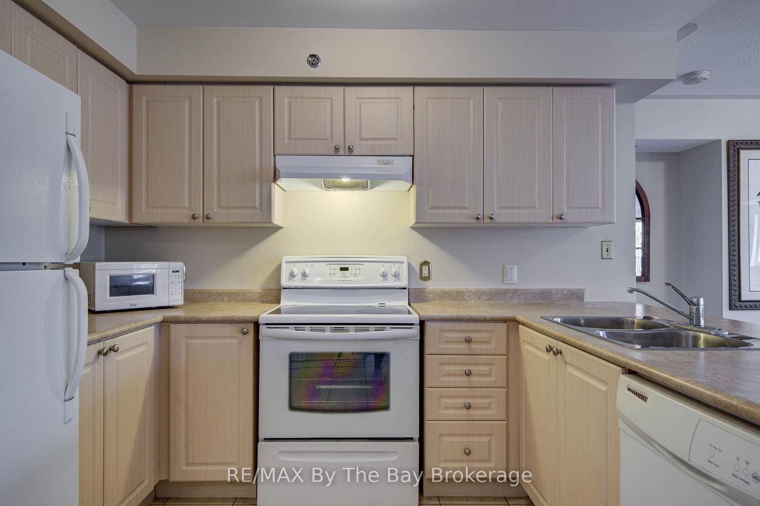 16 Westbury Road, Unit 202 - Photo 13