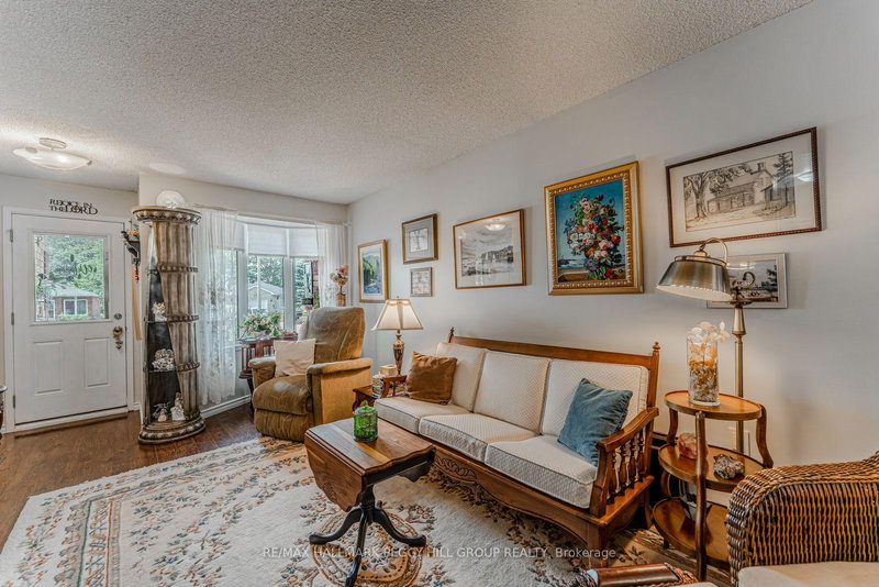 132 Benson Dr, Barrie, L4N 7Y3 | Image 2