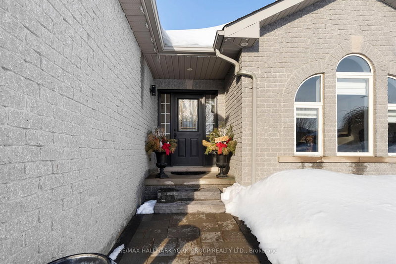18 Todd Dr, Barrie, L4N 9K6 | Image 2