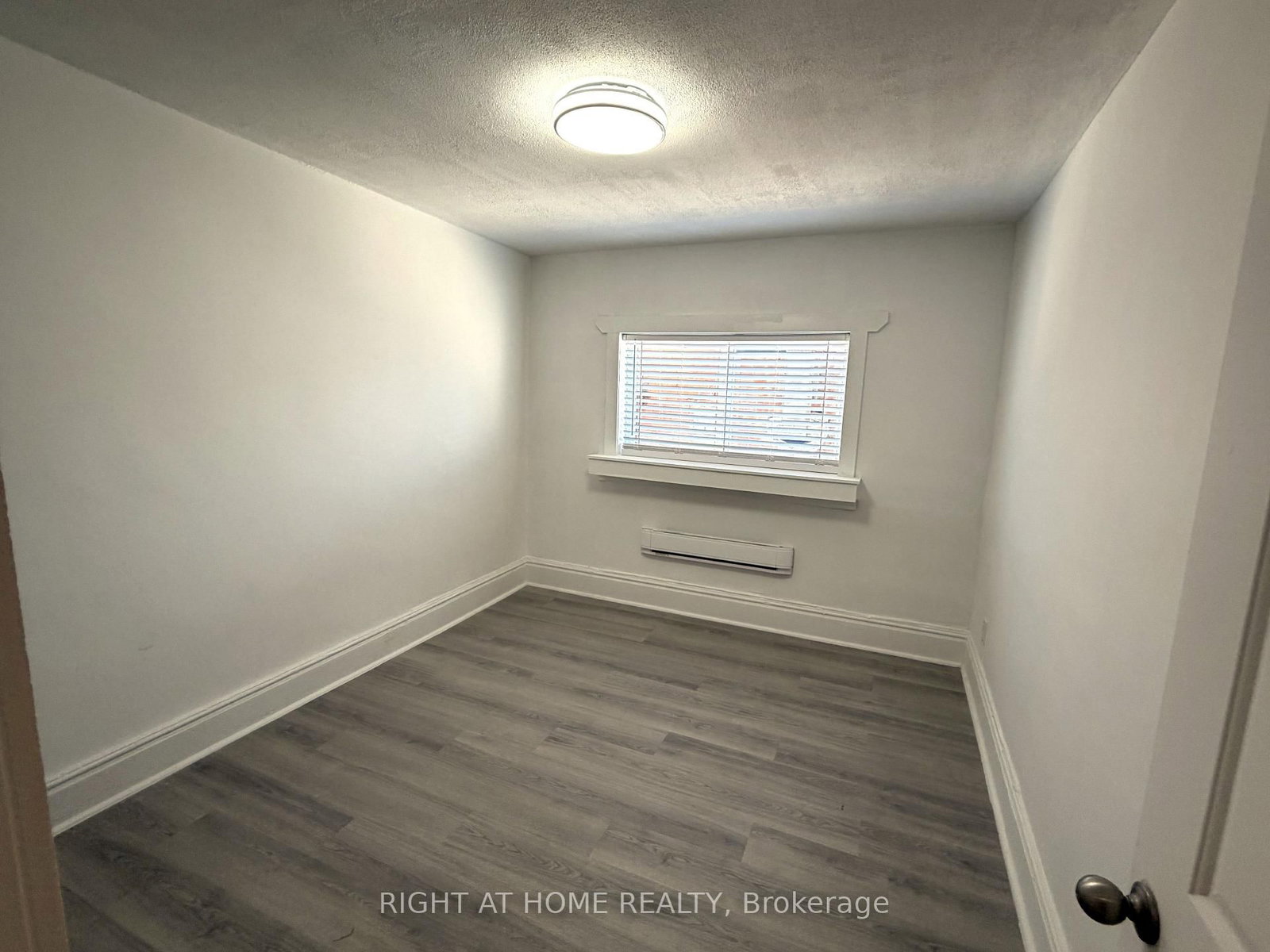 62 Dunlop Street W - Photo 11