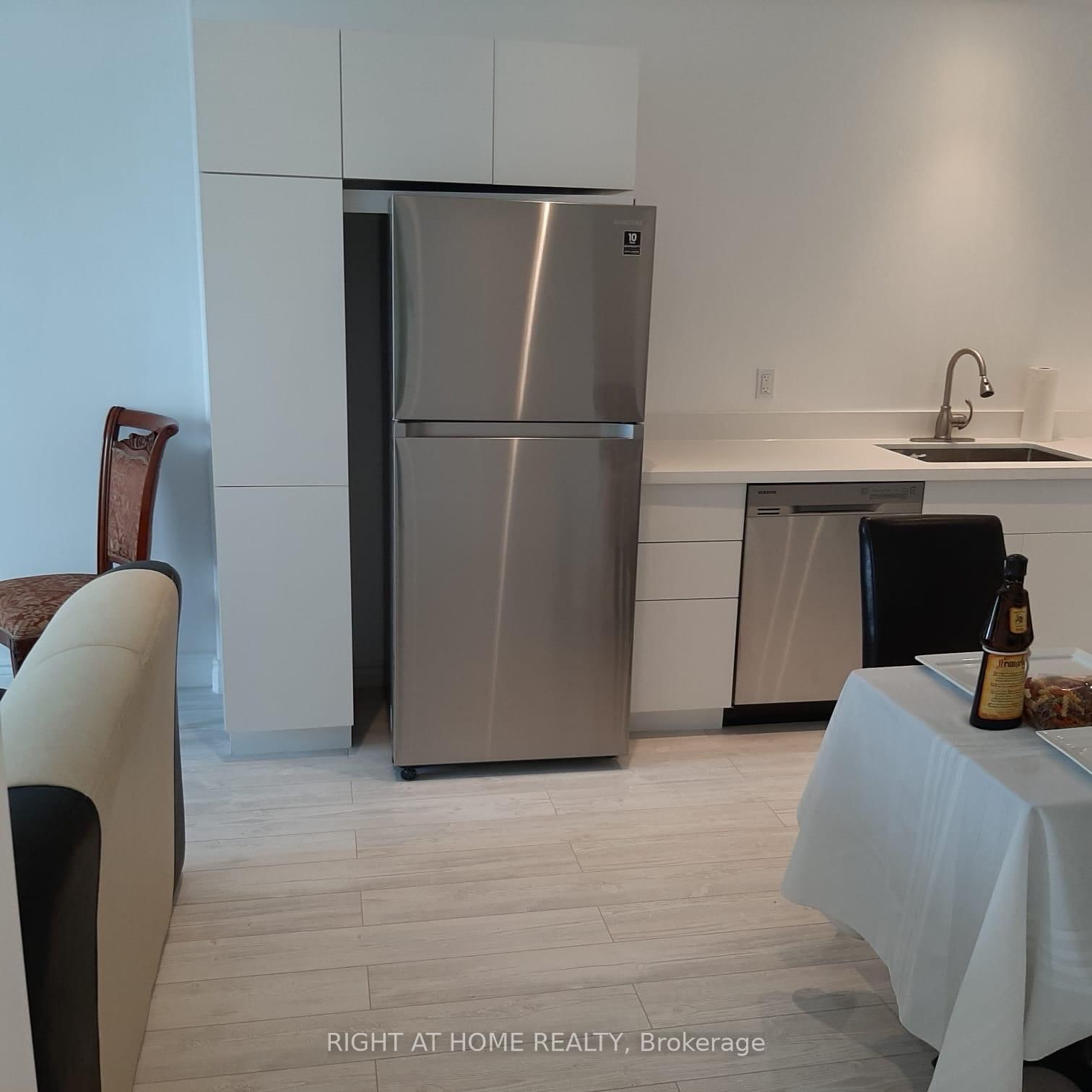 62 Dunlop Street W - Photo 14