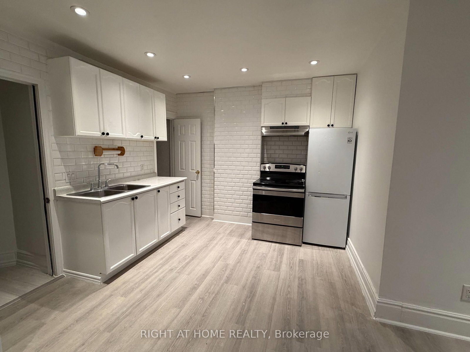 62 Dunlop Street W - Photo 8