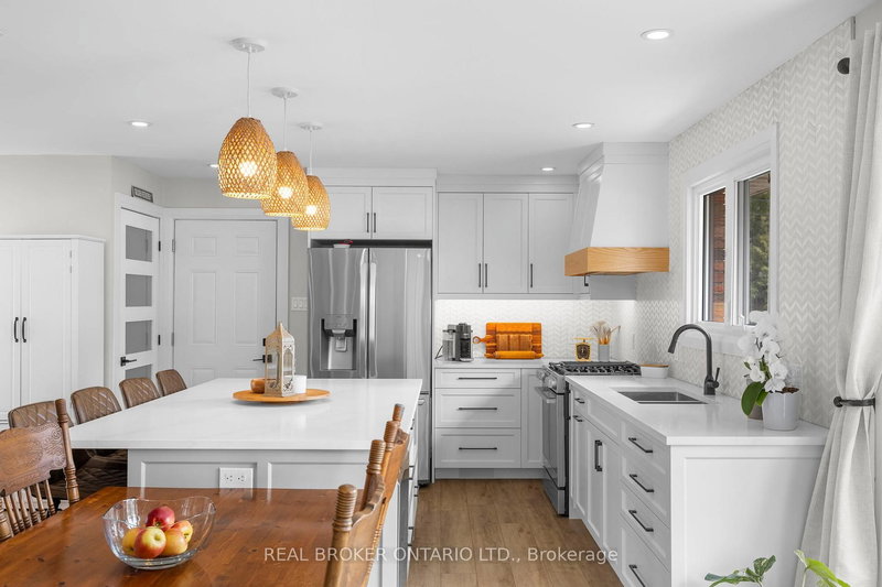 4 Sturgeon Bay Rd, Severn, L0K 1E0 | Image 3