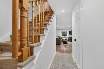 46 Bates Court • Barrie, ON photo 3