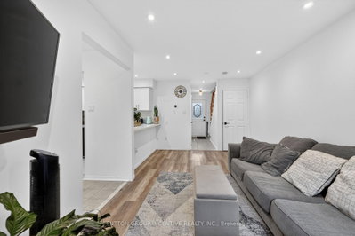 46 Bates Court • Barrie, ON photo 7