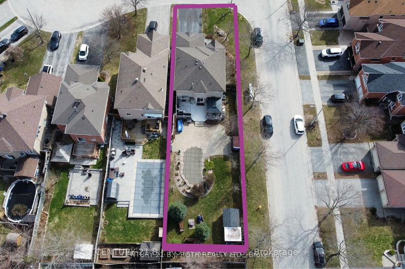 14 Round Leaf Crt, Barrie, L4N 9N3 | Image 3