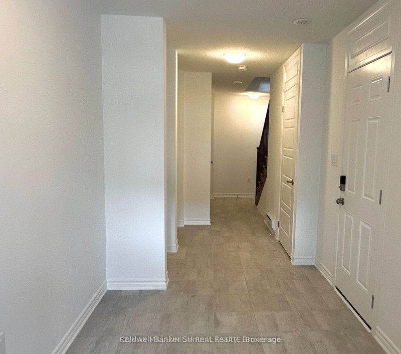 124 Ennerdale St, Barrie, L9J 1A5 | Image 2