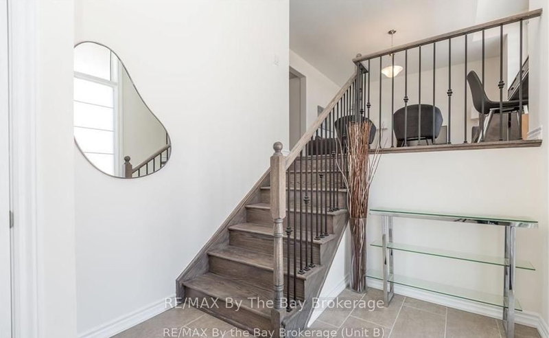 85 Sun Valley Ave, Wasaga Beach, L9Z 0N8 | Image 2