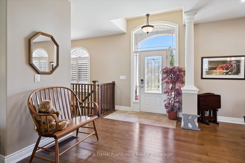 1842 Meadowview Crt, Severn, L3V 0V6 | Image 2