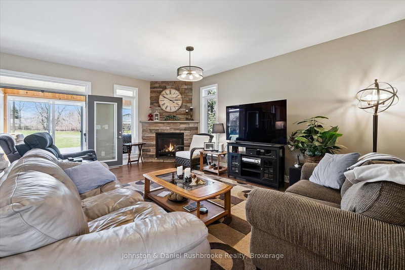 1842 Meadowview Crt, Severn, L3V 0V6 | Image 3