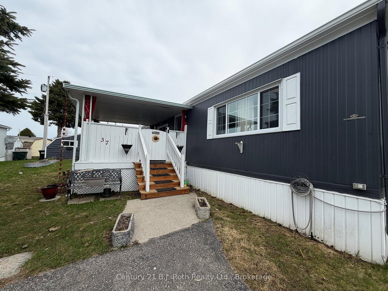 37 Berts Rd, Midland, L4R 5B5 | Image 2