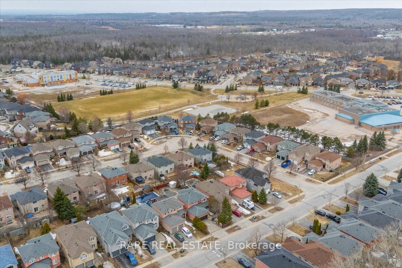 28 Hawkins Dr, Barrie, L4N 0A6 | Image 2