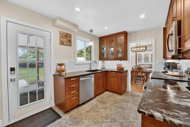 126 Gerald Ave, Orillia, L3V 3S3 | Image 3